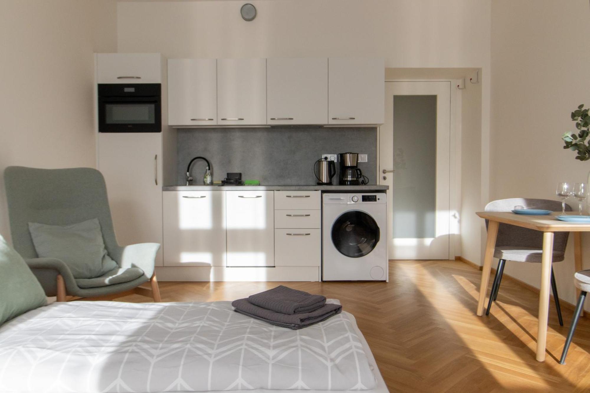 Seifertova Apartment Prag
