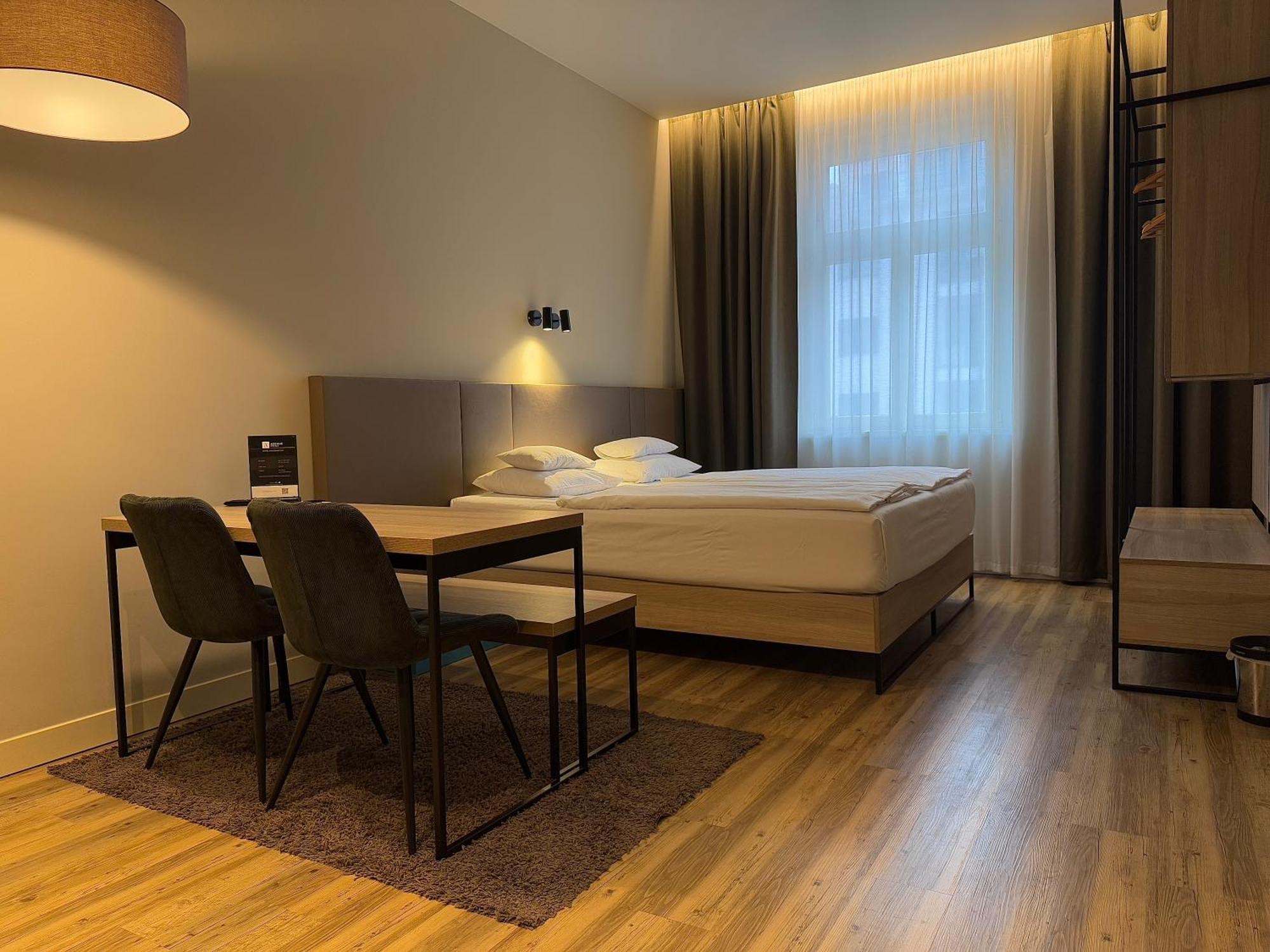 Apartment Avenue Legerova 19 *