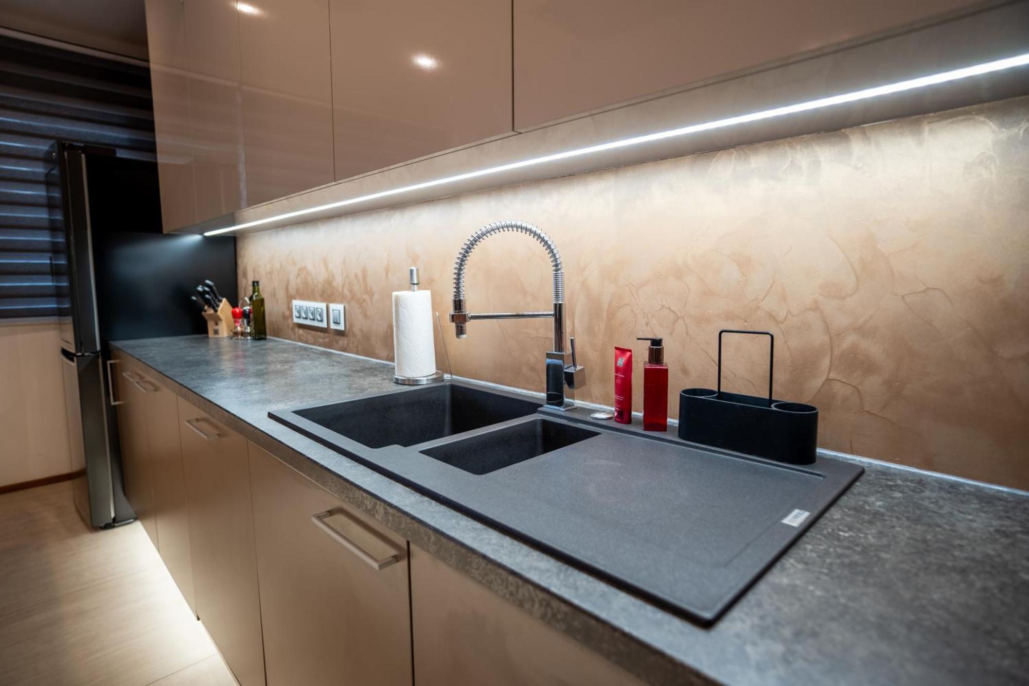 Luxury Rooftop With Fantastic Views *