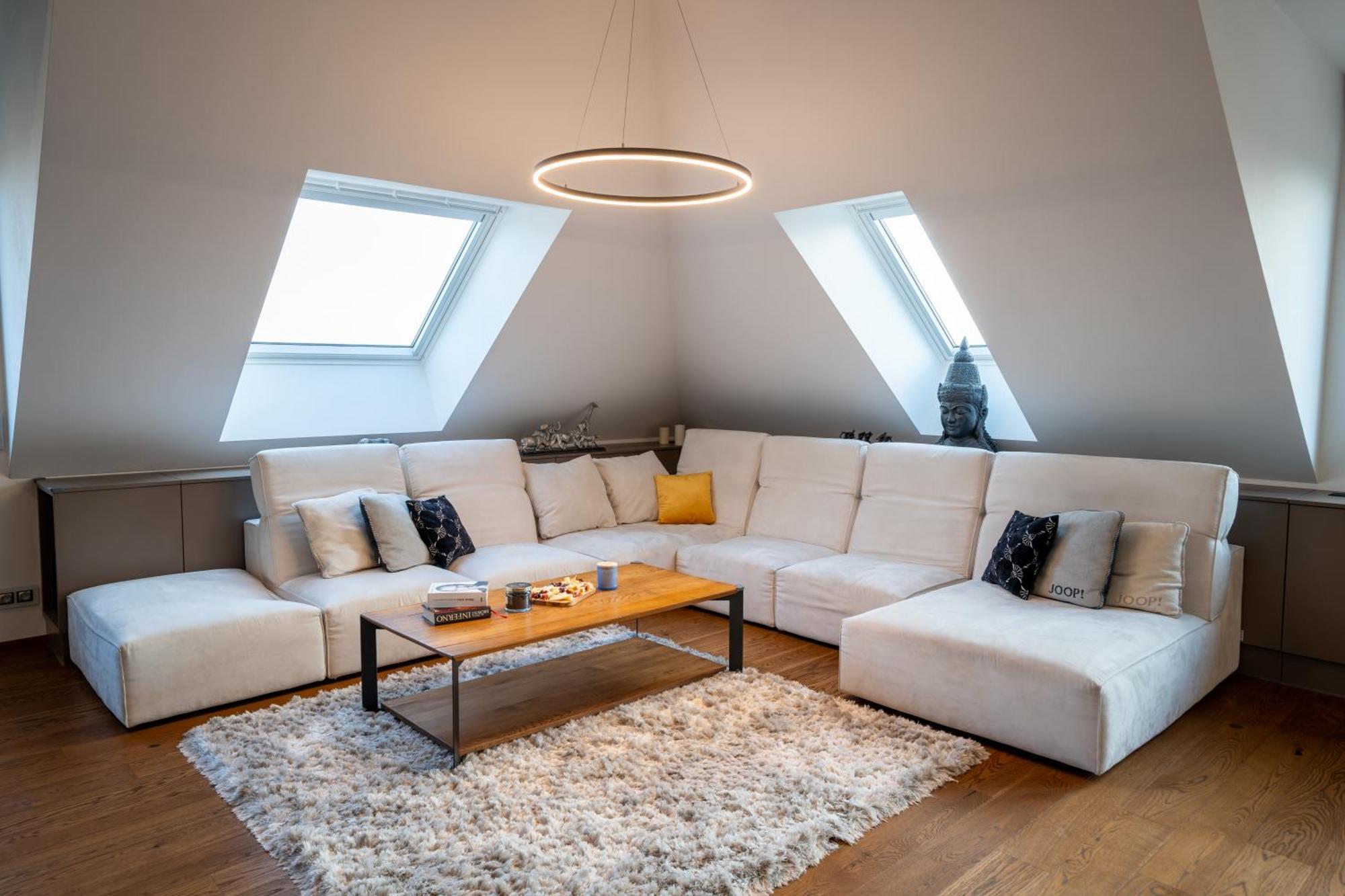 Luxury Rooftop With Fantastic Views *