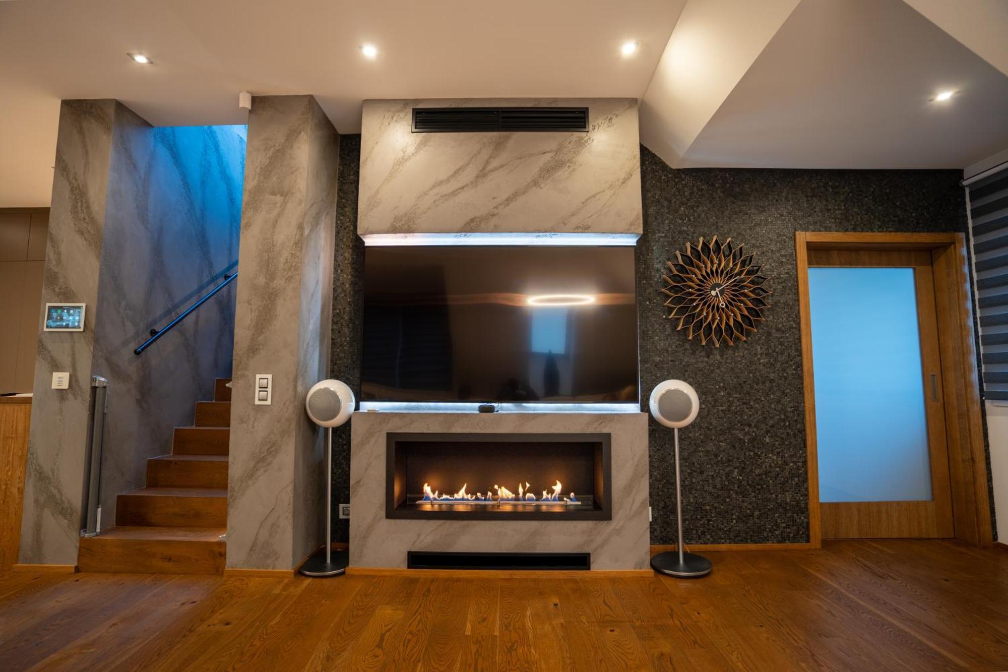 Luxury Rooftop With Fantastic Views *
