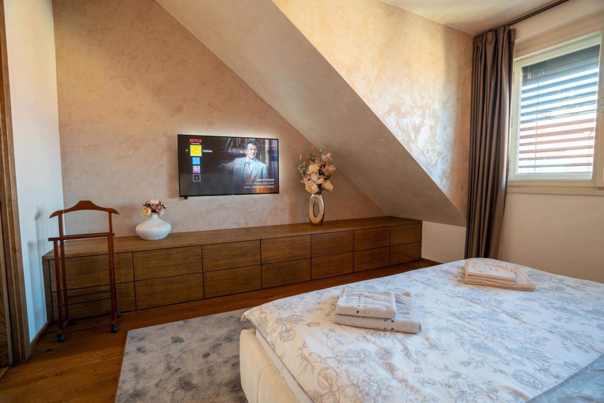 Lägenhet Luxury Rooftop With Fantastic Views Prag