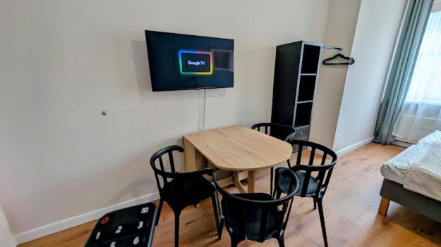 Apartment Flat In Zizkov With Free Underground Parking -501- Prag