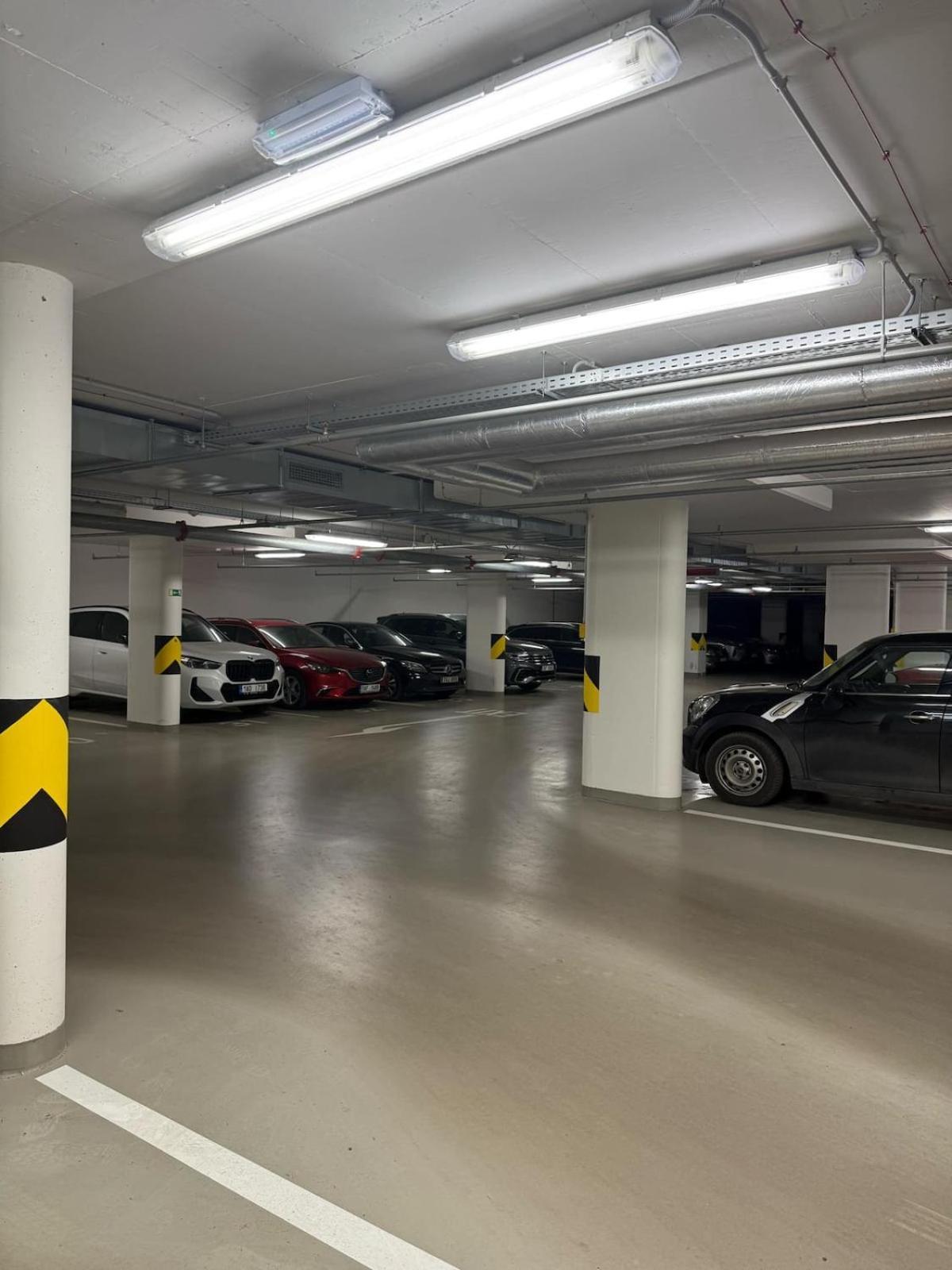 Modern With Own Parking Lejlighed *