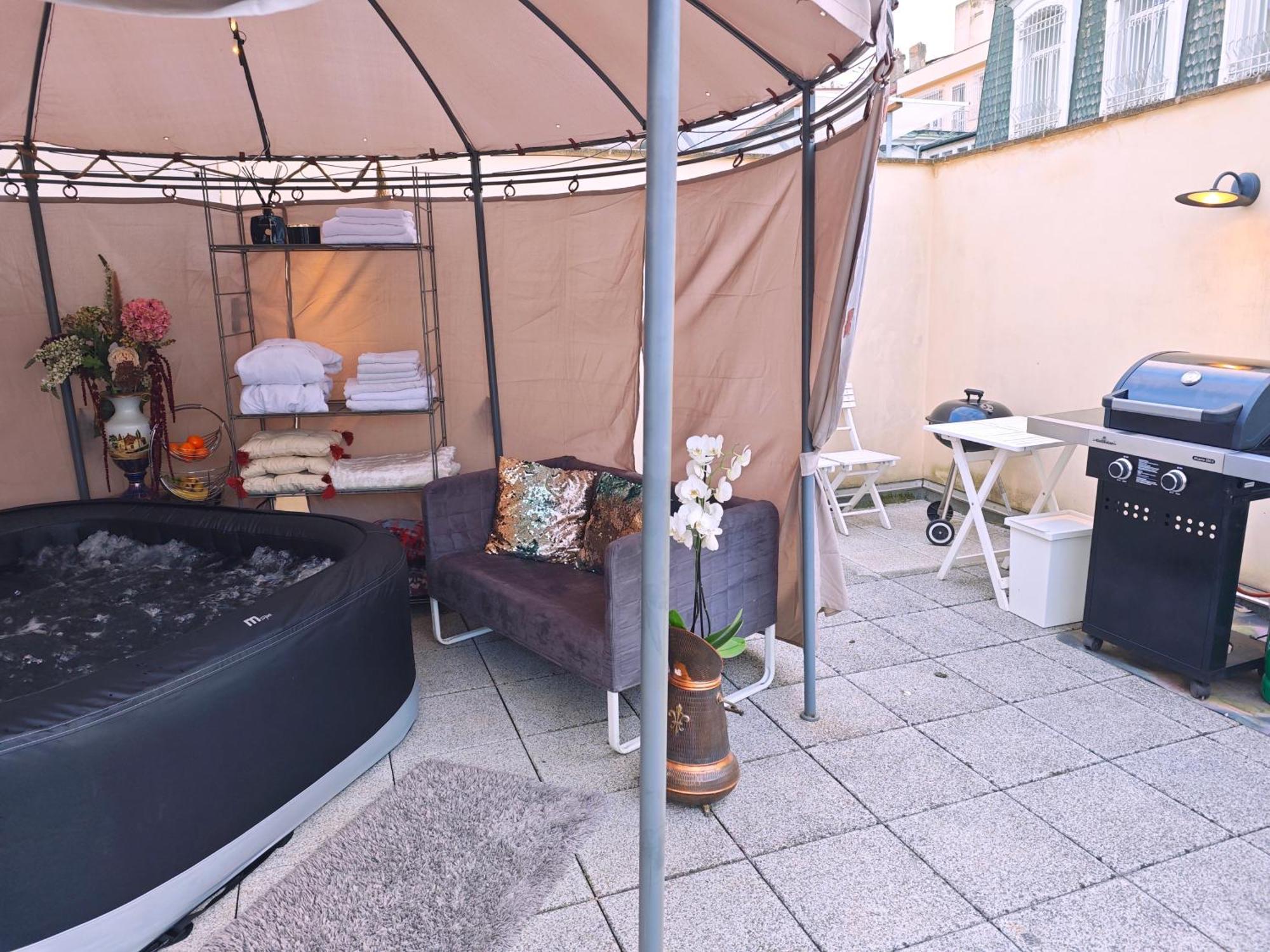 Historic Center With Hot-tub, Terrace And Garden Prag