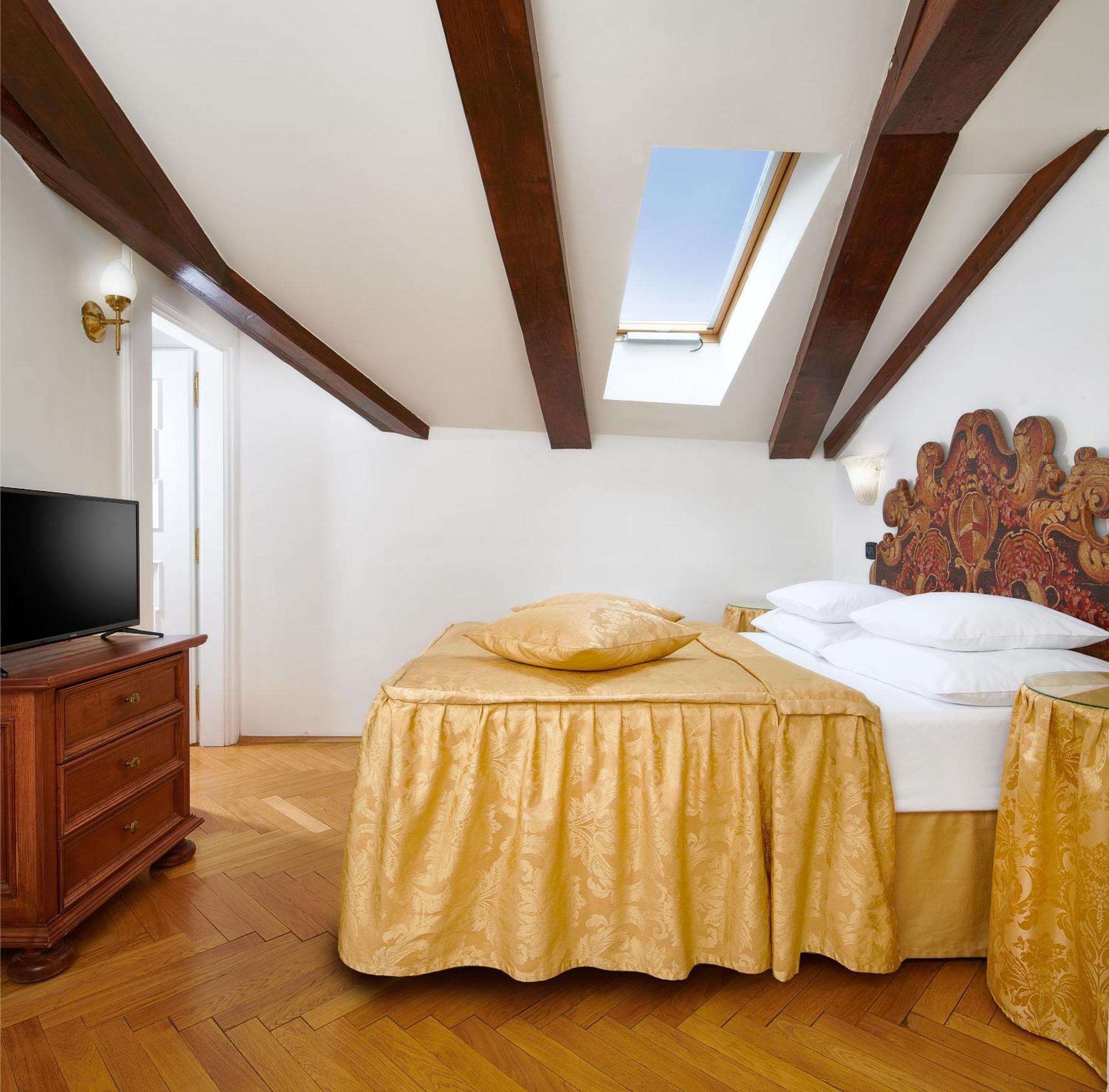 Hotell Charles Bridge Palace Prag