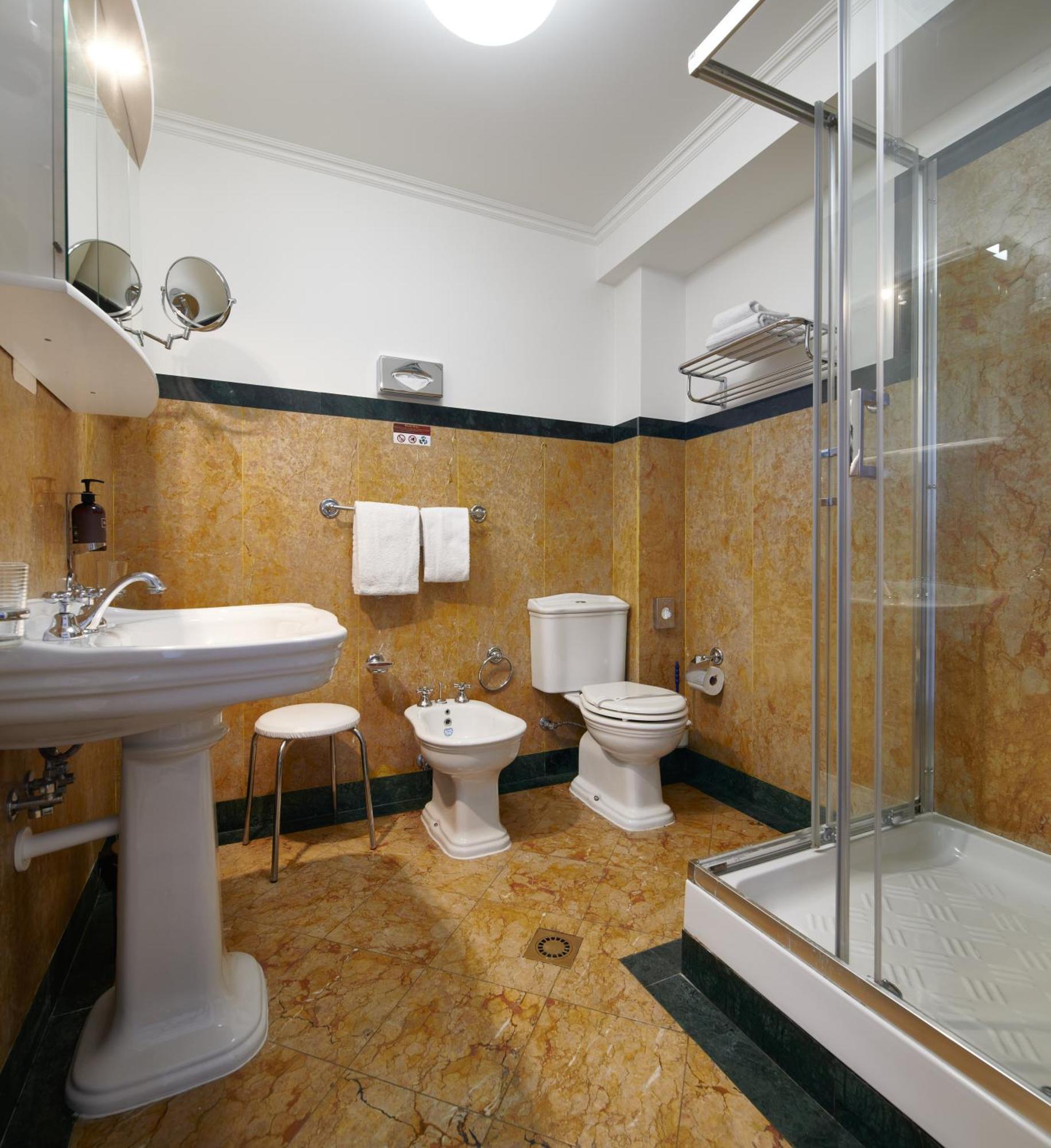 Charles Bridge Palace Hotell