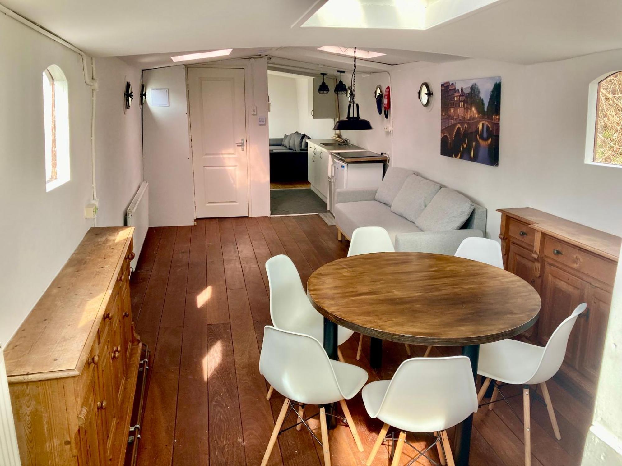 Botel On Boat, Privat Pier, Free Parking Prag