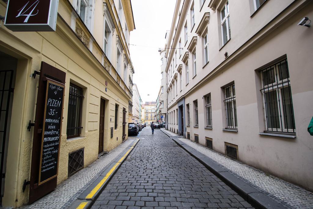 Ruterra Red Roofs View With Garage Apartment Prague
