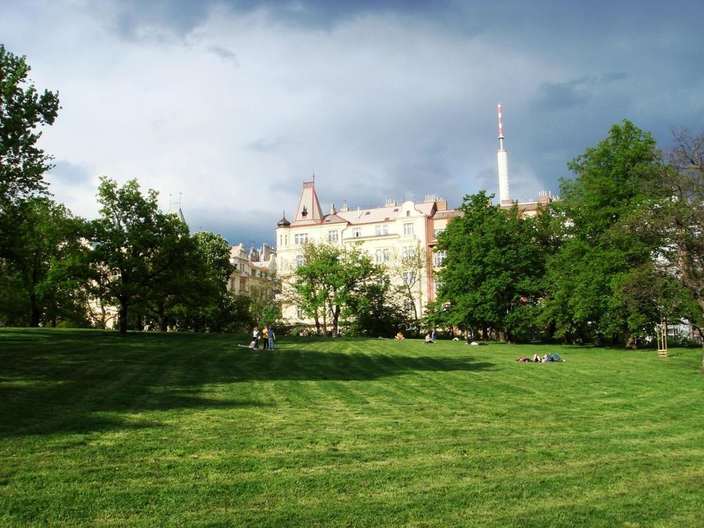 Modern Riegrovy Sady Apartment