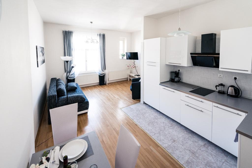 Modern Riegrovy Sady Apartment Prague