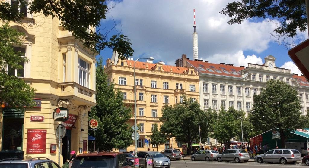 Modern Riegrovy Sady Apartment Prague