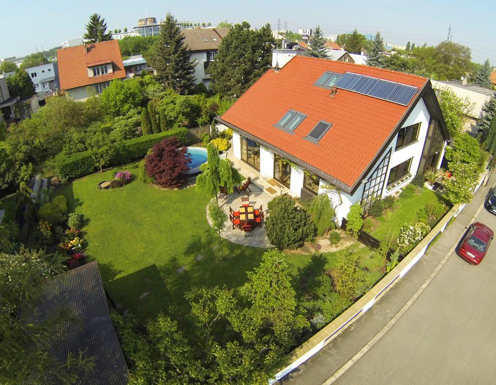 A. V. Aparthotel