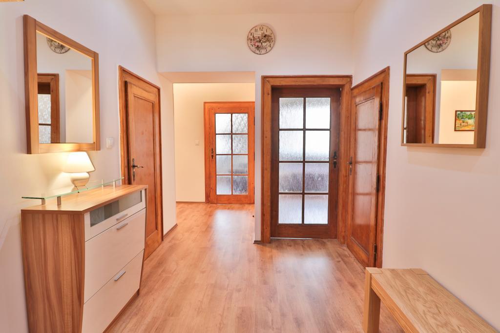 Spacious View Apartment Prag
