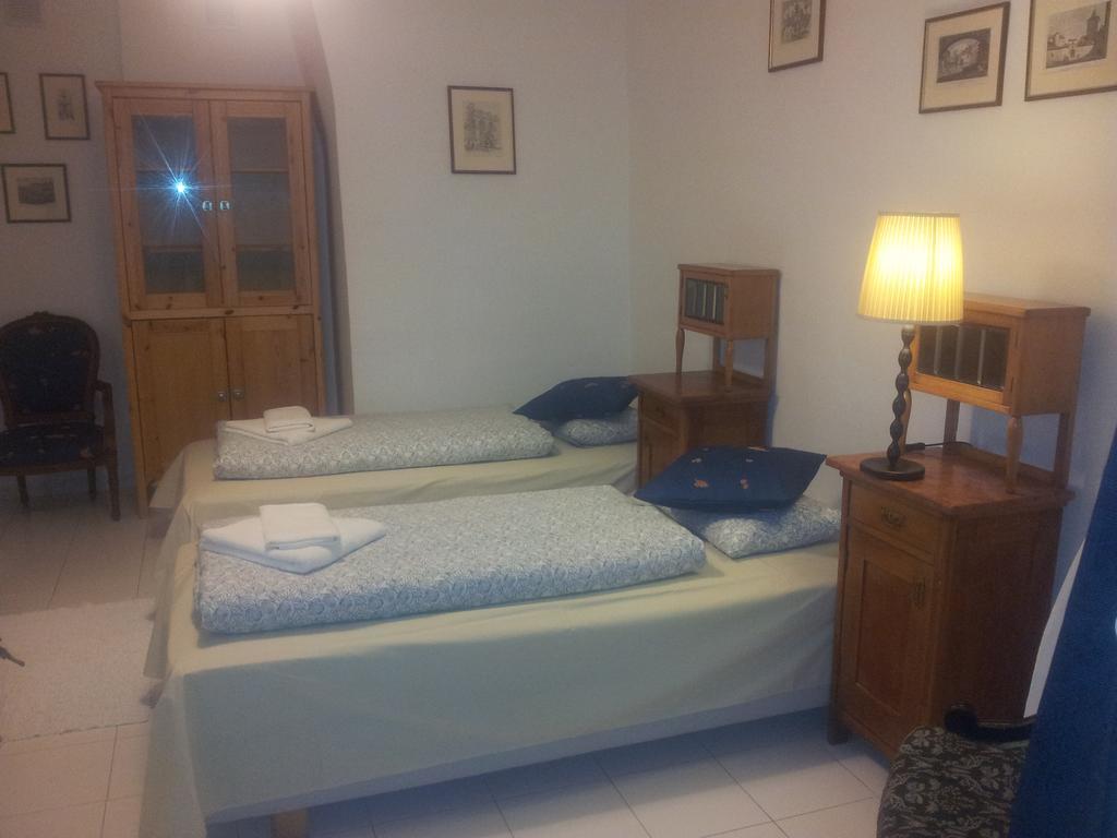 Golden Apple Apartment