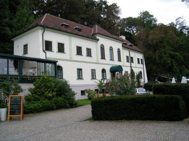 Nebozizek A Restaurant Lägenhet