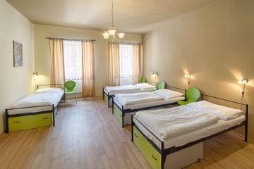 Little Quarter Hostel *
