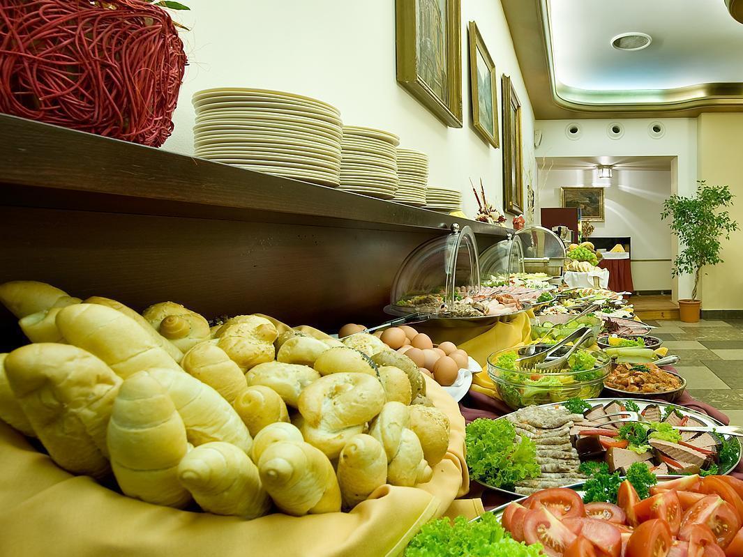 Ea Rokoko Hotel 4*