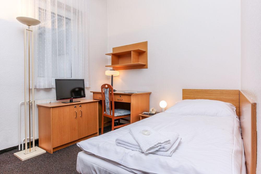Astra Hotell 3*