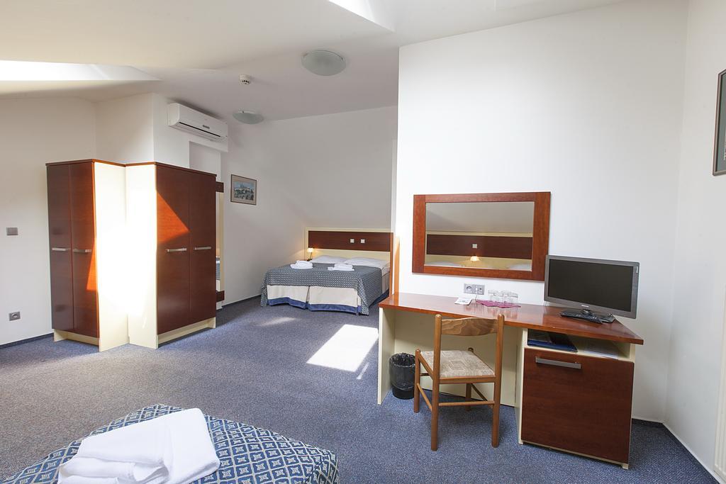 Hotell Atos 3*