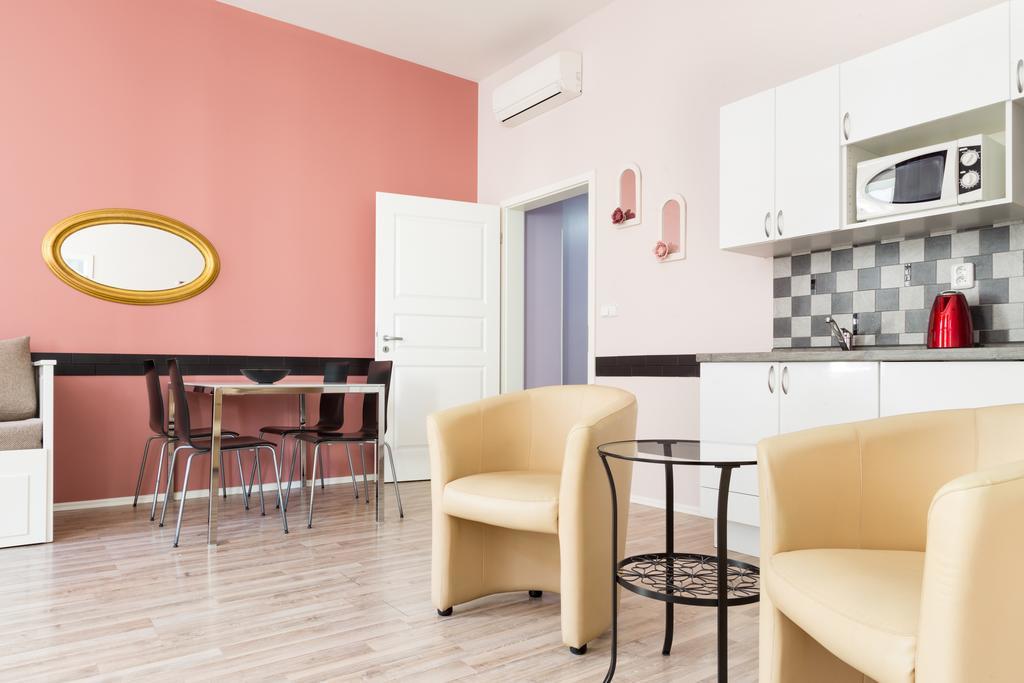 Royal Court Legerova Hotel 3*