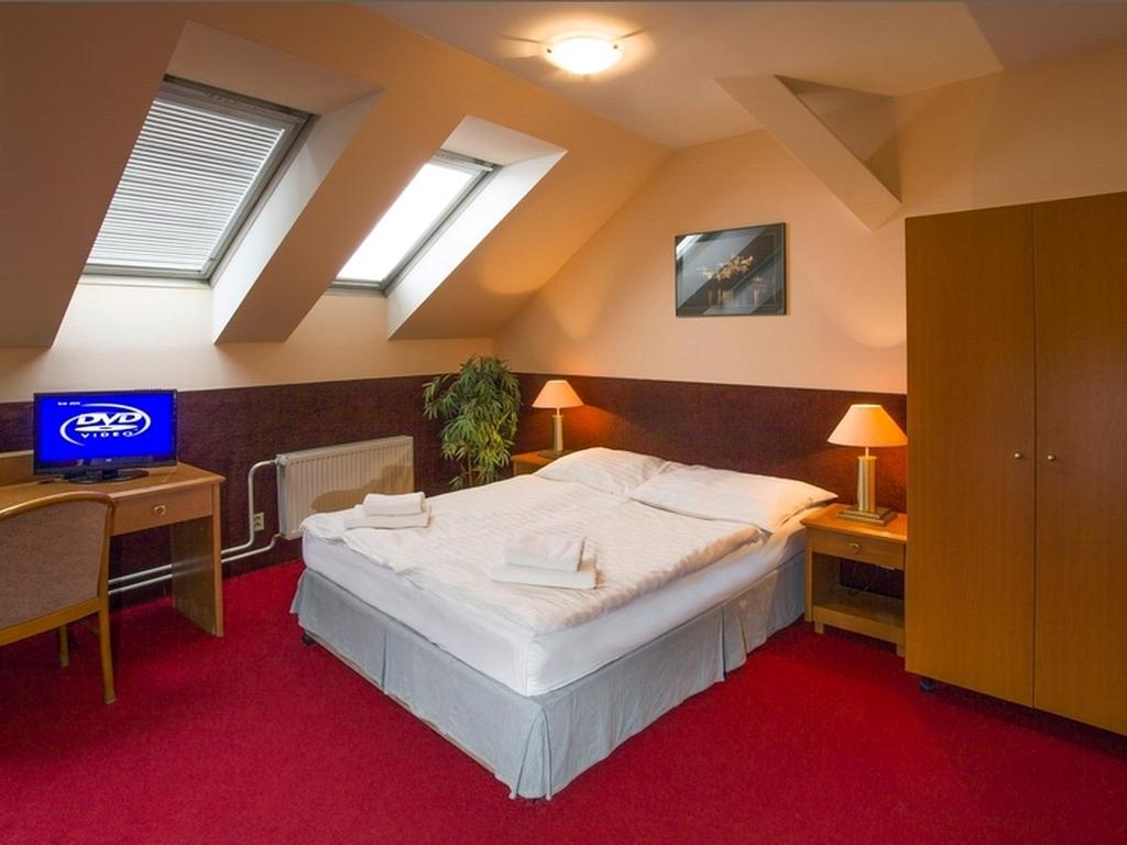 Hostel A Plus & *
