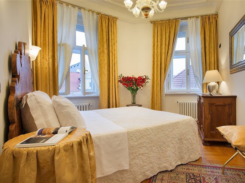 Charles Bridge Palace Hotell