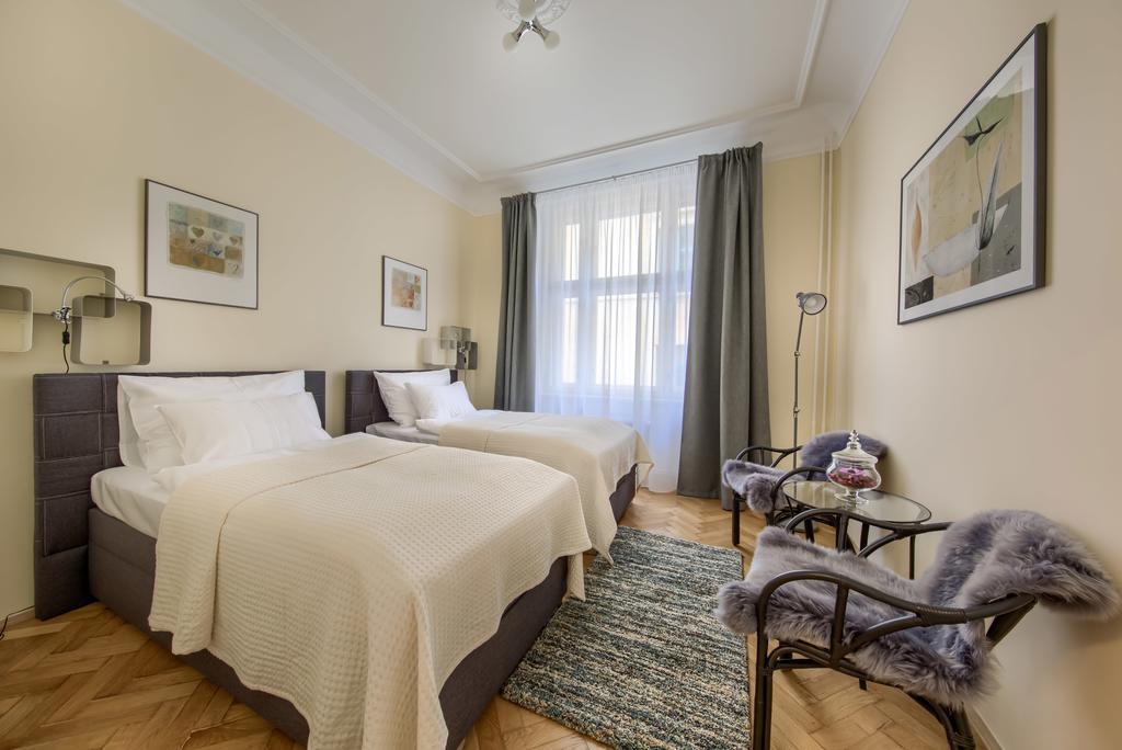 Lägenhet Pragueone Apartment,a/c,terrace Prag