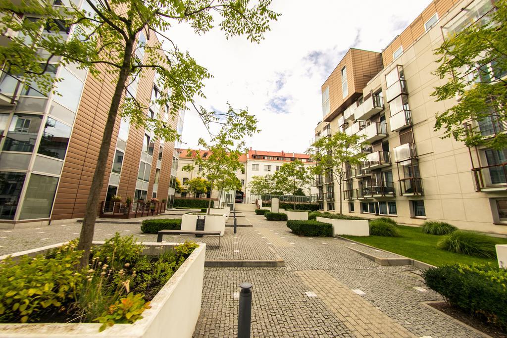 Apartmán Korunni Dvur 130m2, 2 Free Parkings Praha