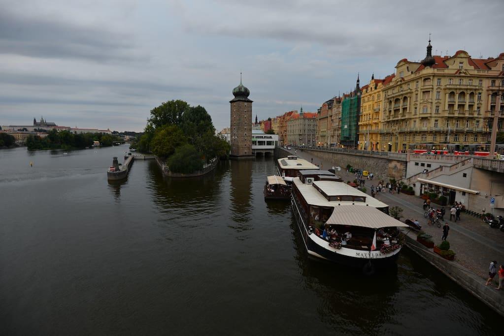 Resslova By The Dancing House