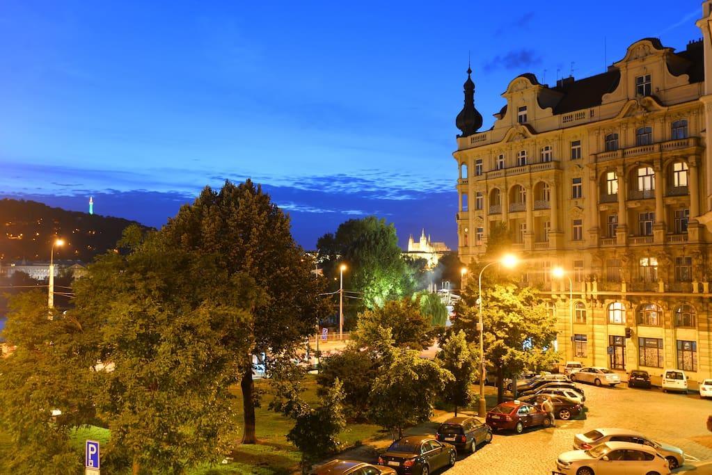 Resslova By The Dancing House