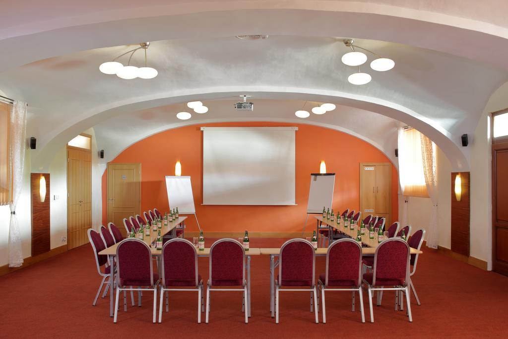 Chvalska Tvrz Hotel 3*