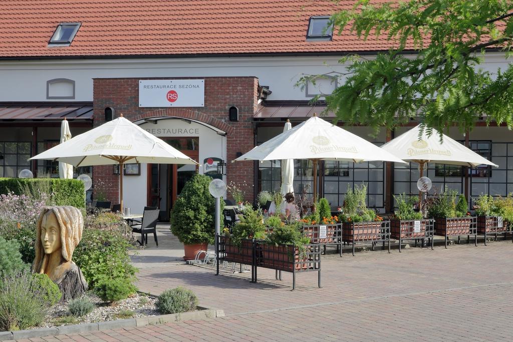 Chvalska Tvrz Hotel 3*