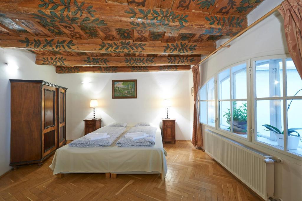 Golden Apple Apartment *