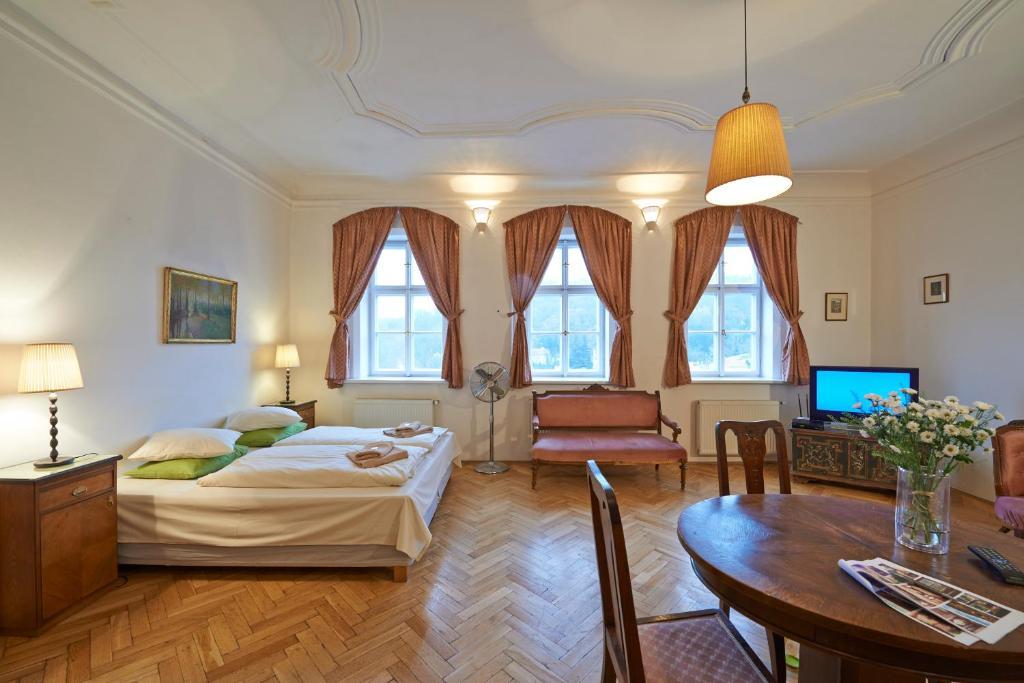 Golden Apple * Prag