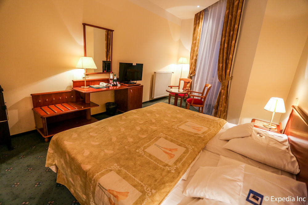 Ea Rokoko Hotel 4*