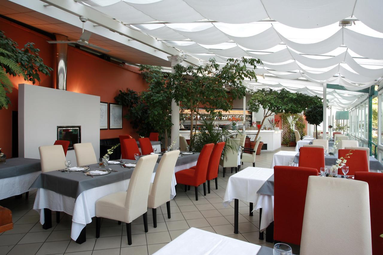 Nebozizek A Restaurant Lägenhet *