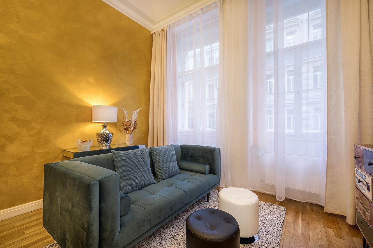 Days - Luxurious Lesser Town Prag