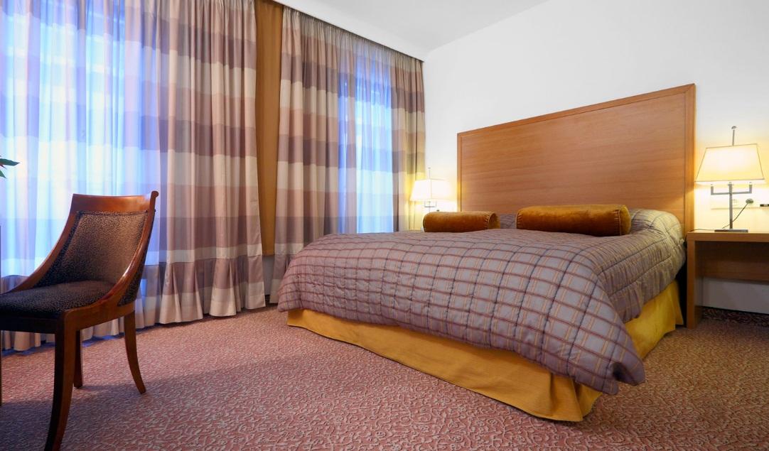 Clement Hotell