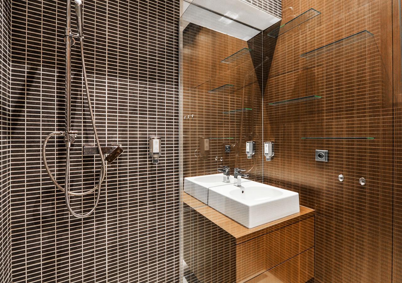Apartment Design Next To Louis Vuitton Building *