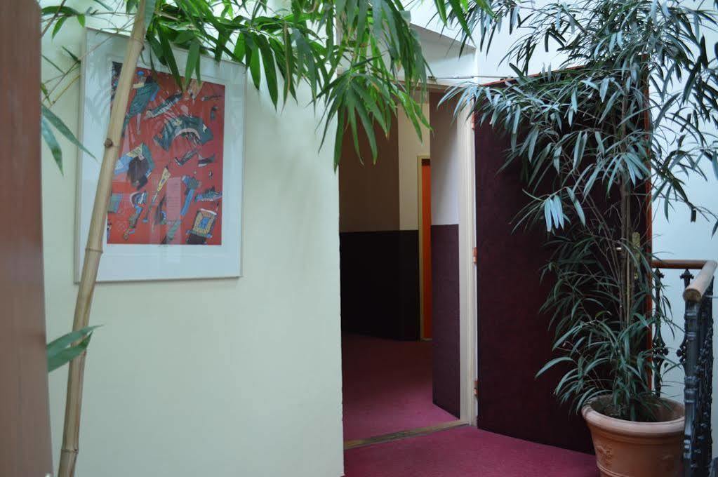 Hostel A Plus & *