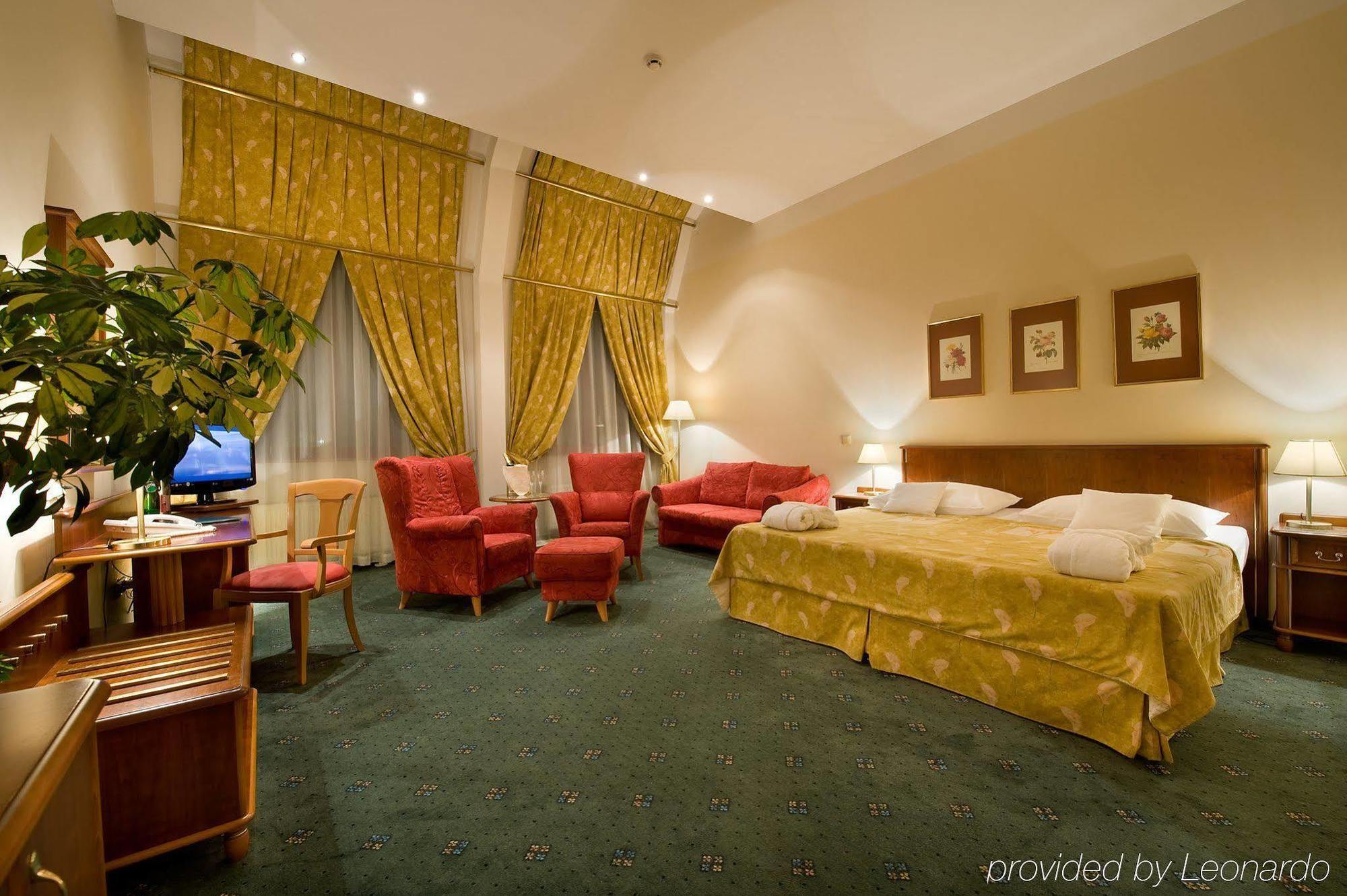 Ea Rokoko Hotel 4*