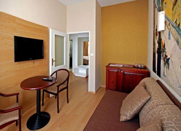 Hotell U Stare Pani - At The Old Lady 4*