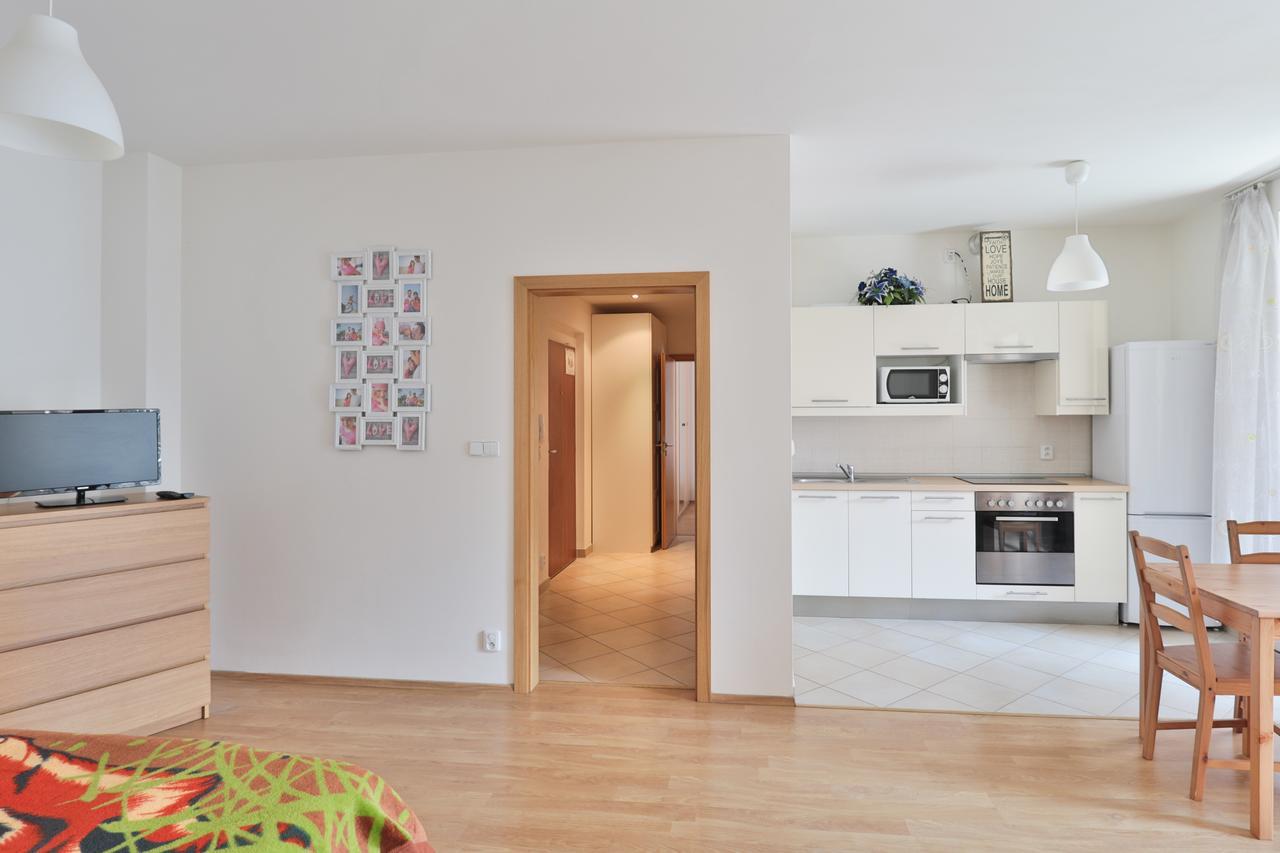 Bright Spacious Apartment *