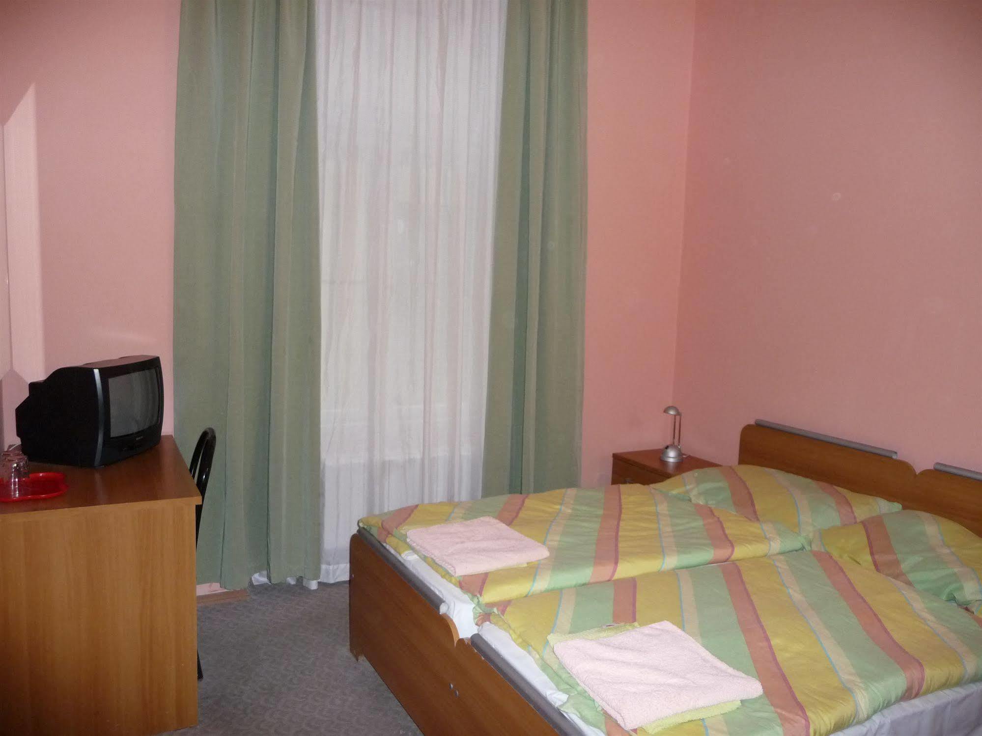 City Center & L'opera Gasthof 2*
