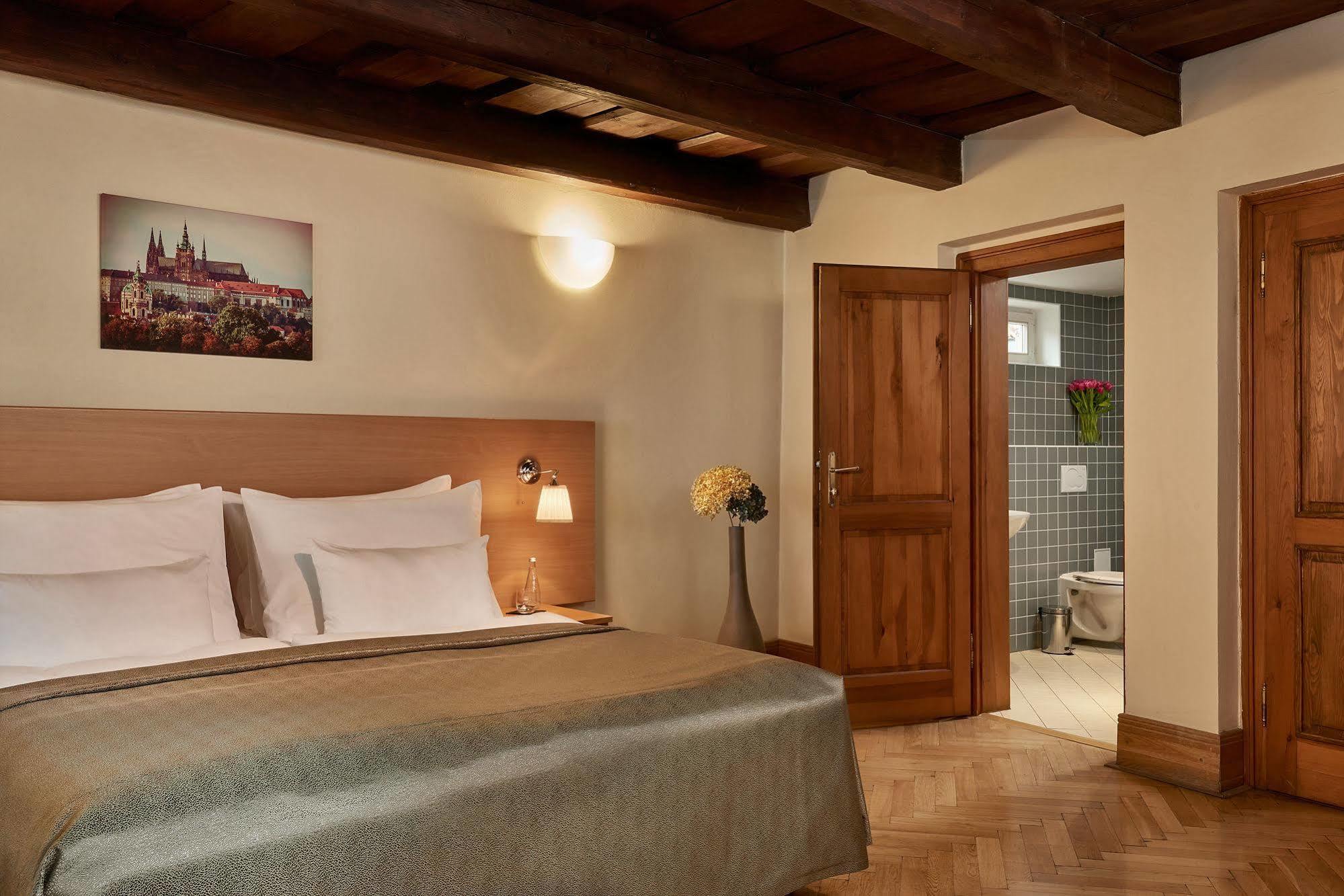 Mostecka 12 Hotel 3*