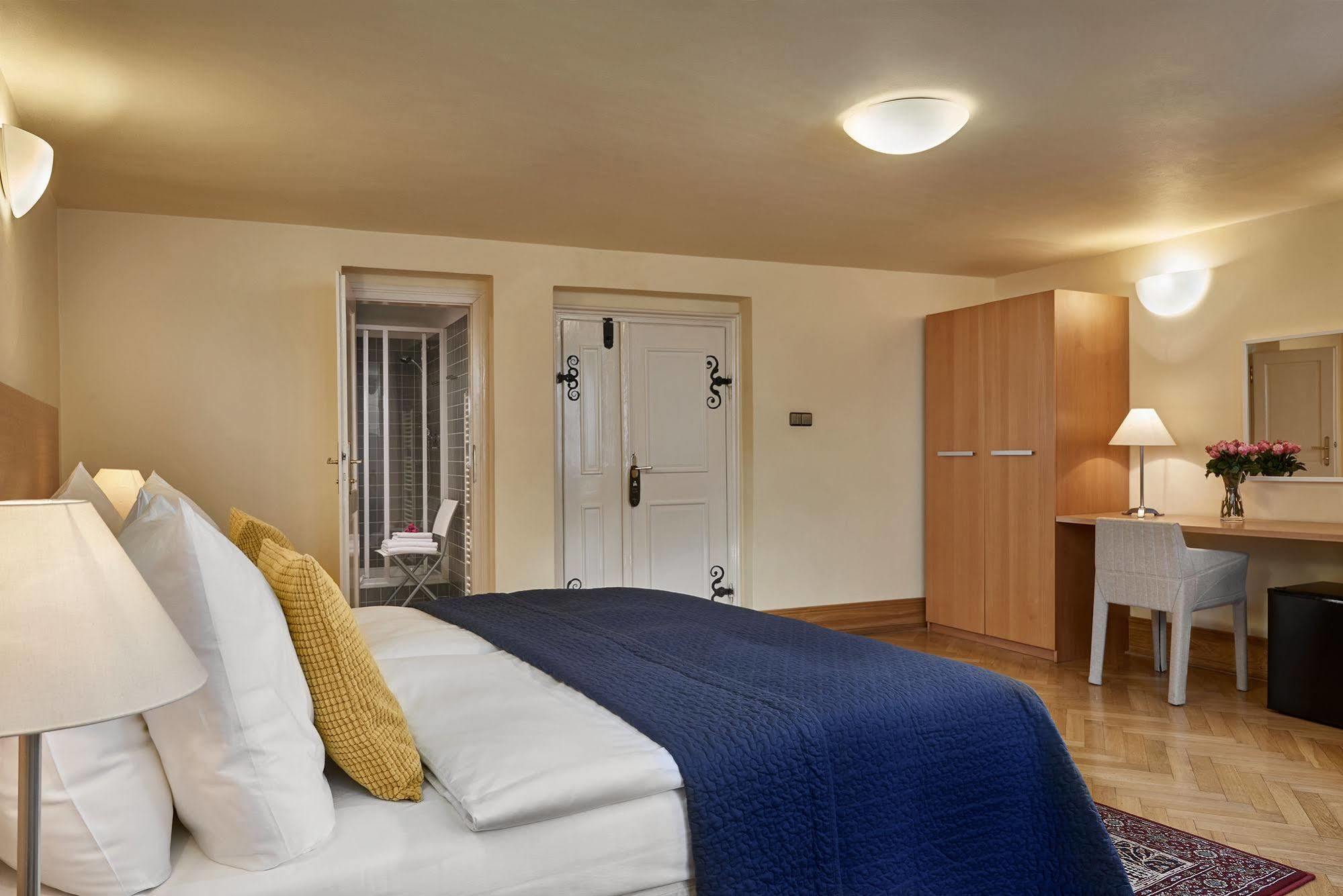 Mostecka 12 Hotel Prague