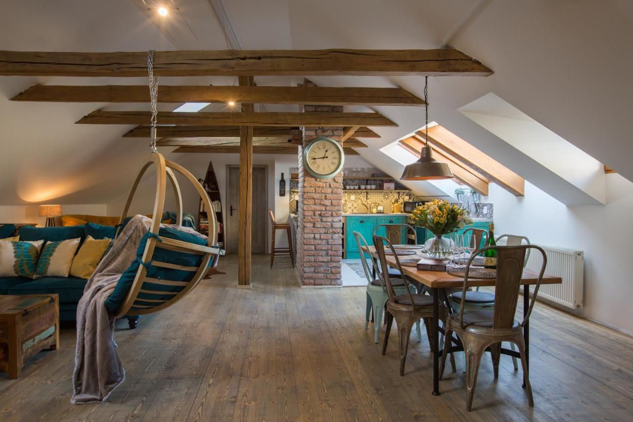 Gigantic Boho Chic 3 Bedroom 3 Bathroom Loft With Hanging Chair Lejlighed