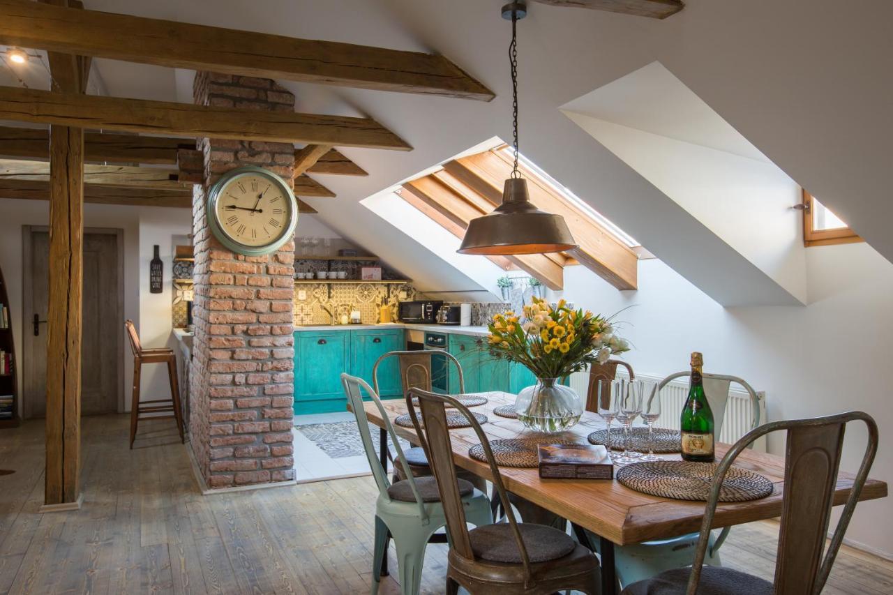 Gigantic Boho Chic 3 Bedroom 3 Bathroom Loft With Hanging Chair Lejlighed