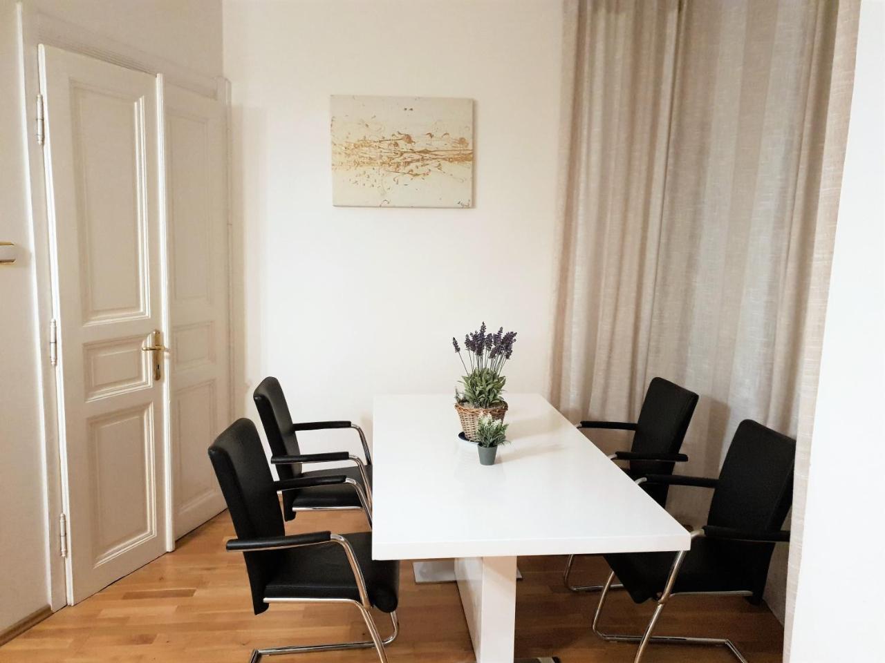 Old Town Square Superior - Valentin Apartment *